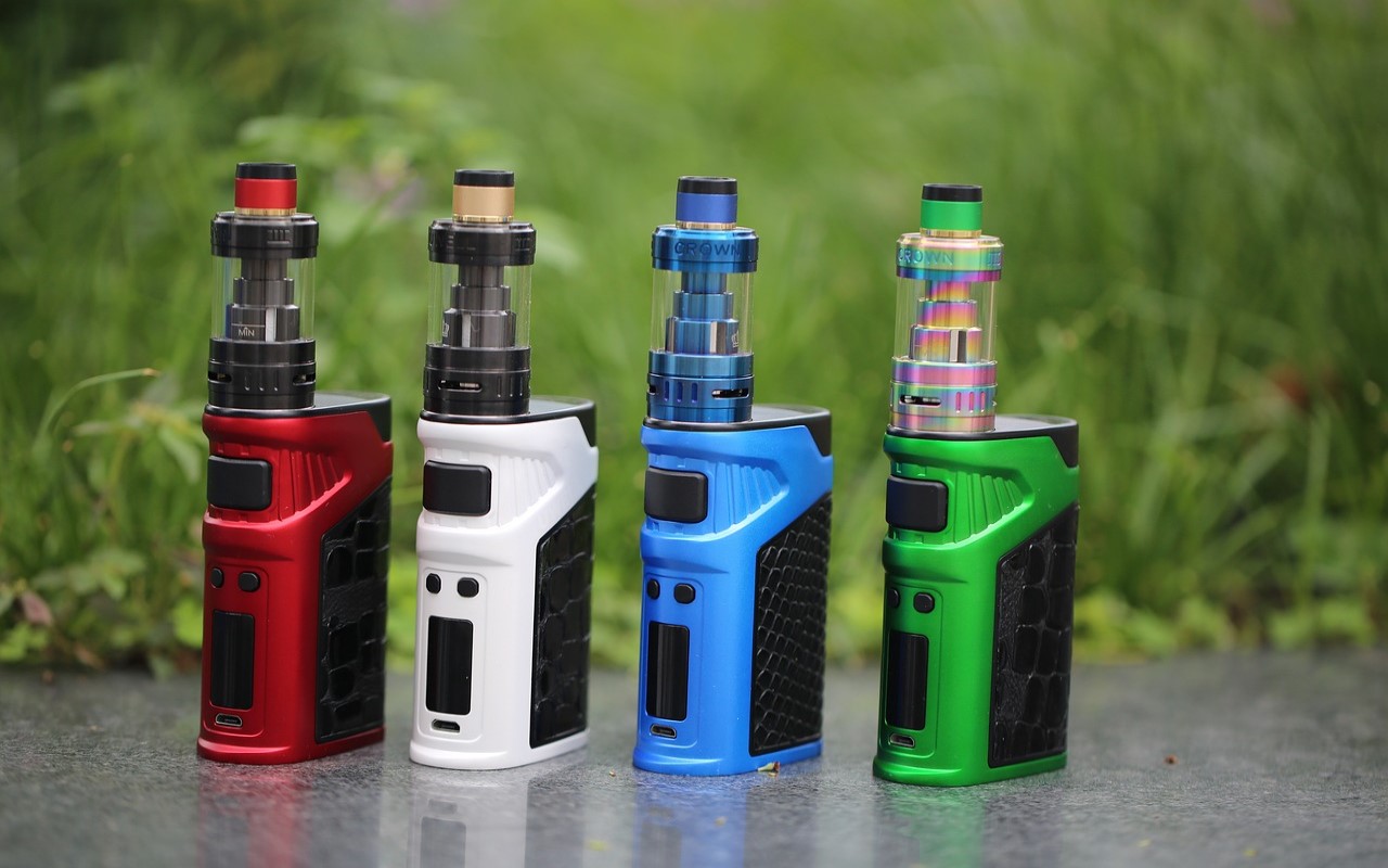 Modelo de vape em diversas cores. (Foto: pixabay.com)